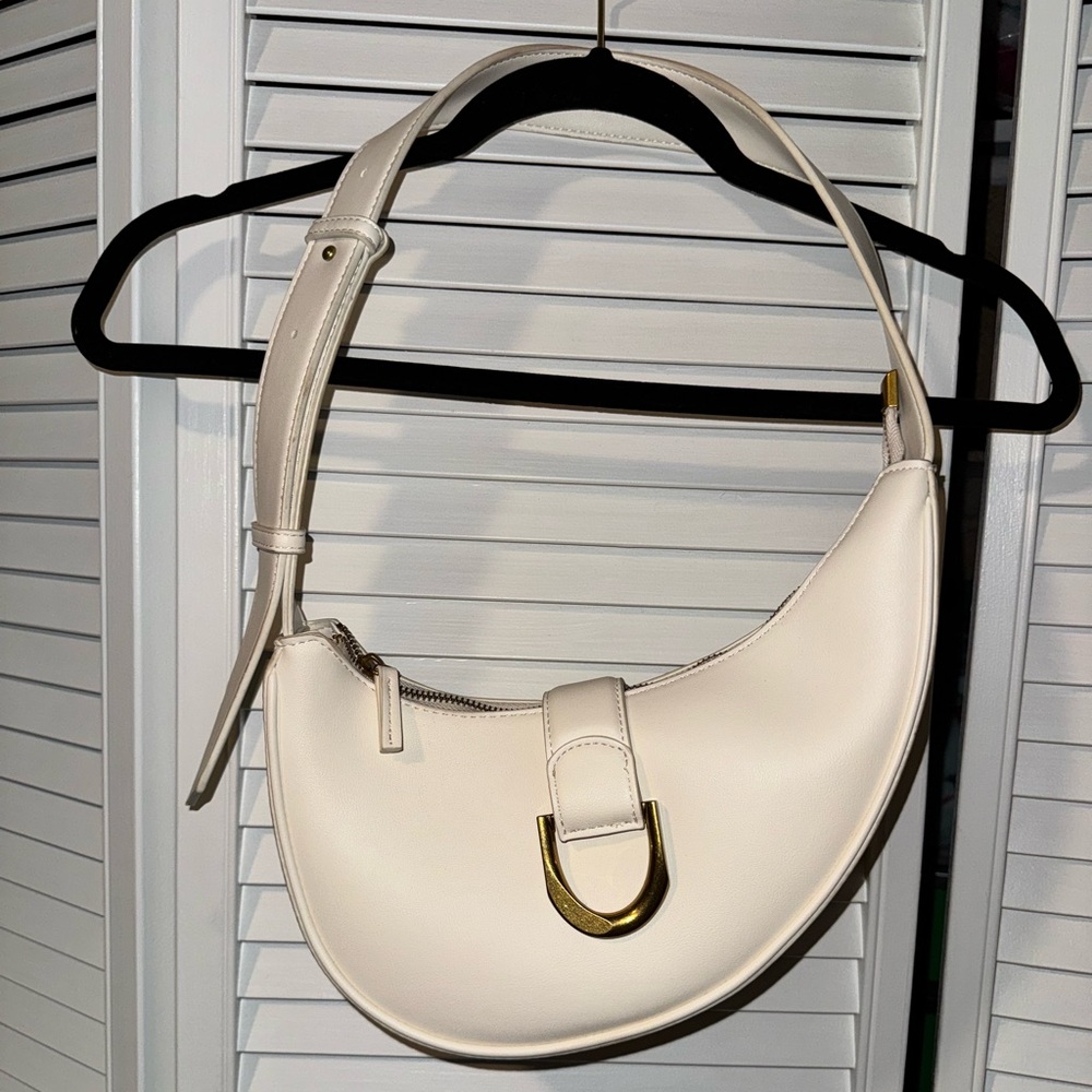 White shoulder bag
